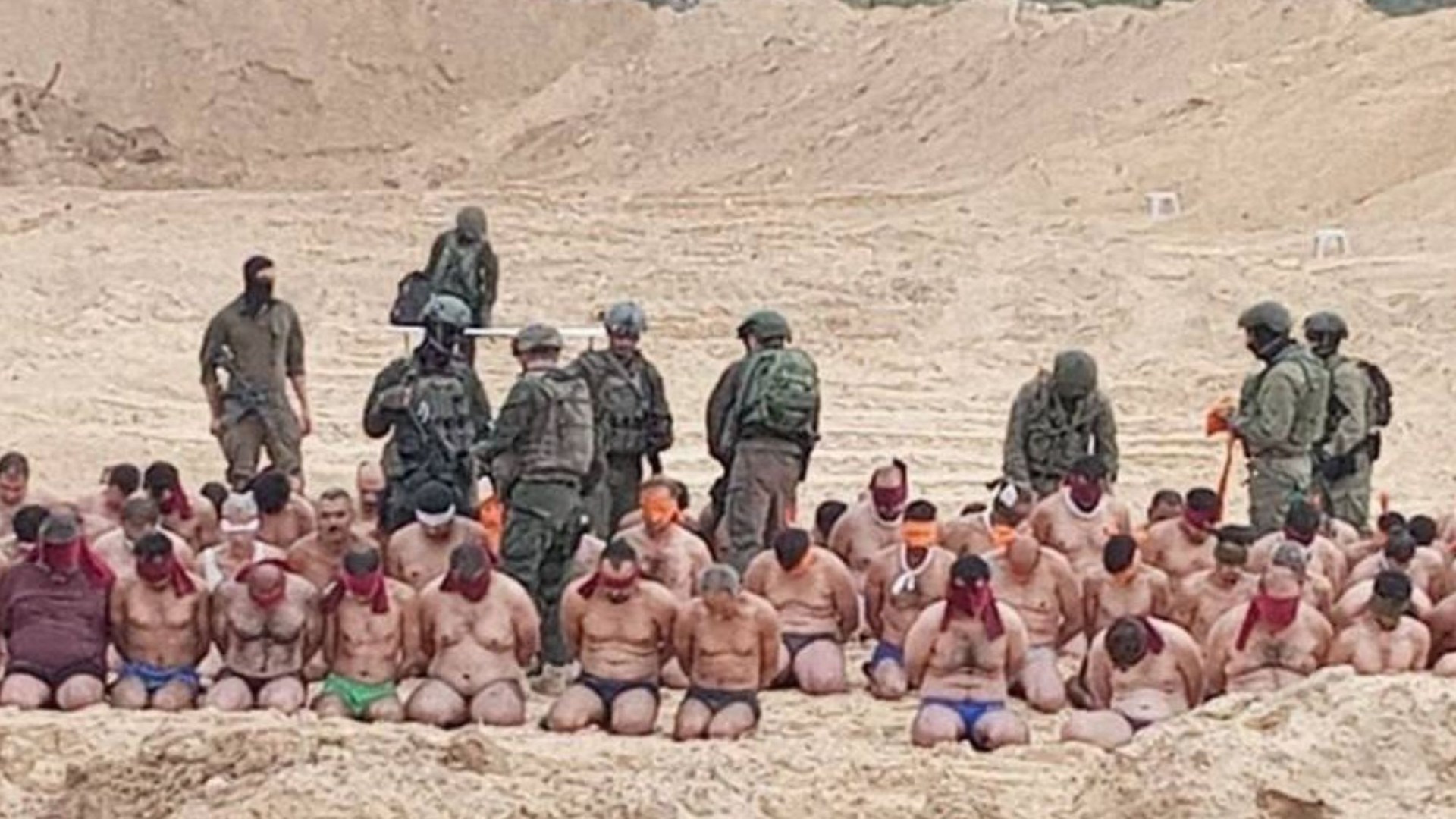 “向以色列国防军投降后，100名哈马斯恐怖嫌疑人被剥光衣服，蒙上眼睛，像动物一样被围捕”