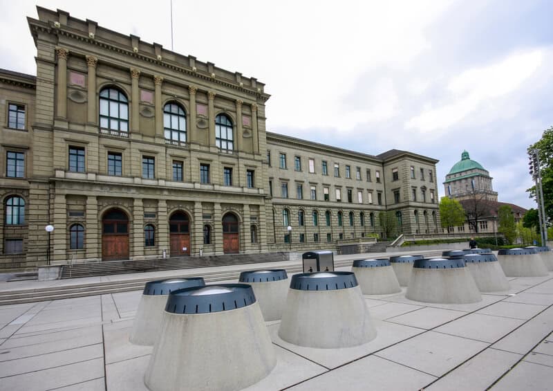 瑞士大学对外国学生收取三倍的学费